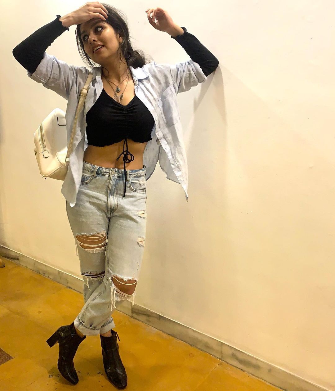 നാടൻ സുന്ദരിയല്ല, ഇത് വേറെ ലെവൽ... കിടിലൻ ലുക്കിൽ നടി നിരഞ്ജന അനൂപ്, ചിത്രങ്ങൾ കാണാം