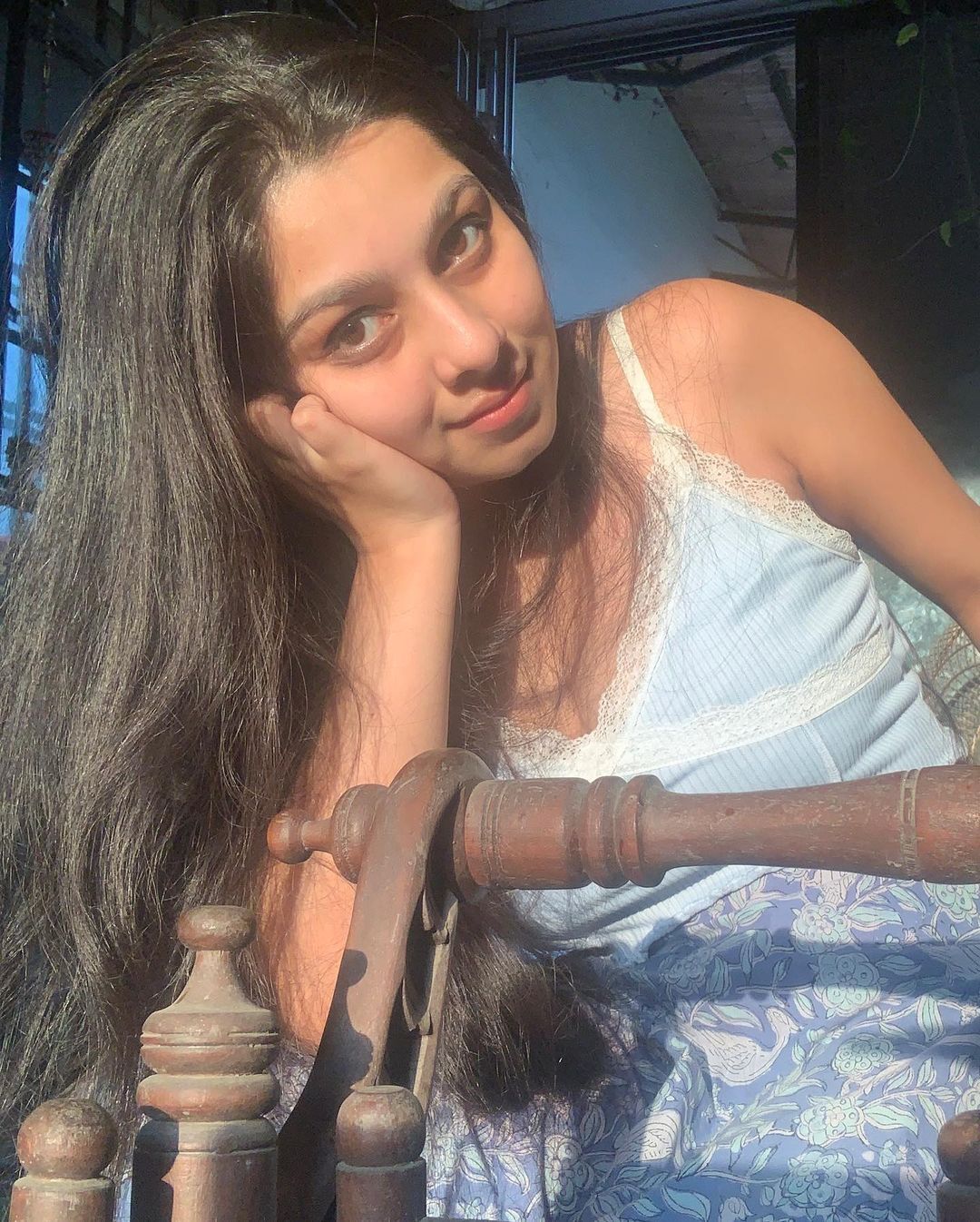 നാടൻ സുന്ദരിയല്ല, ഇത് വേറെ ലെവൽ... കിടിലൻ ലുക്കിൽ നടി നിരഞ്ജന അനൂപ്, ചിത്രങ്ങൾ കാണാം