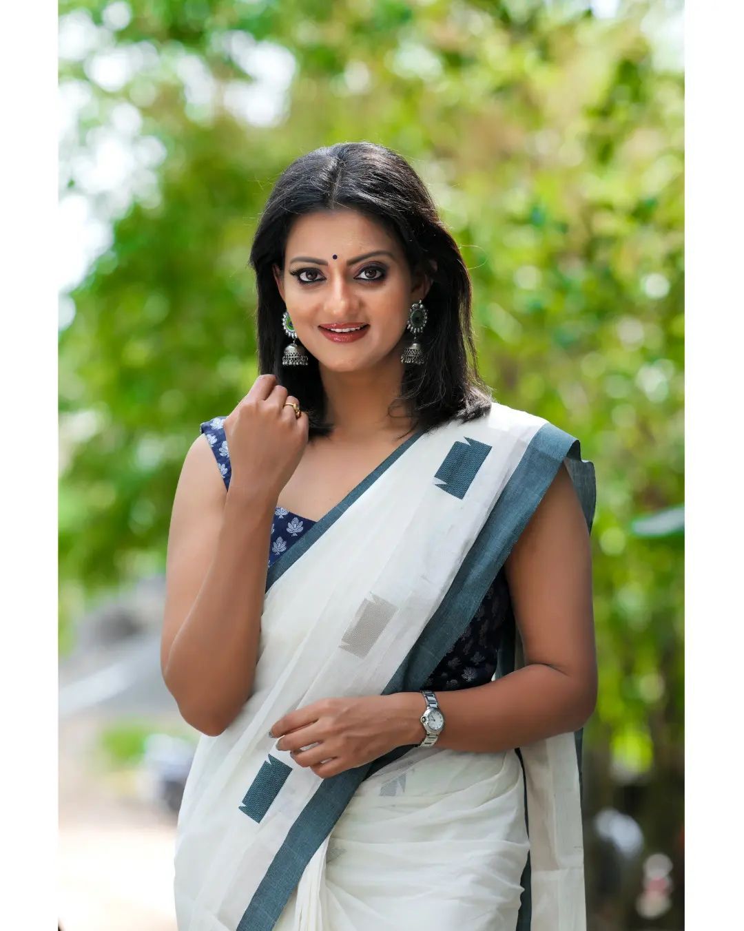 കസവുമുണ്ട്, നാടൻ ലുക്ക്. ആഹാ... പ്രിയങ്ക നായരുടെ പുതിയ ഫോട്ടോകൾ വൈറൽ