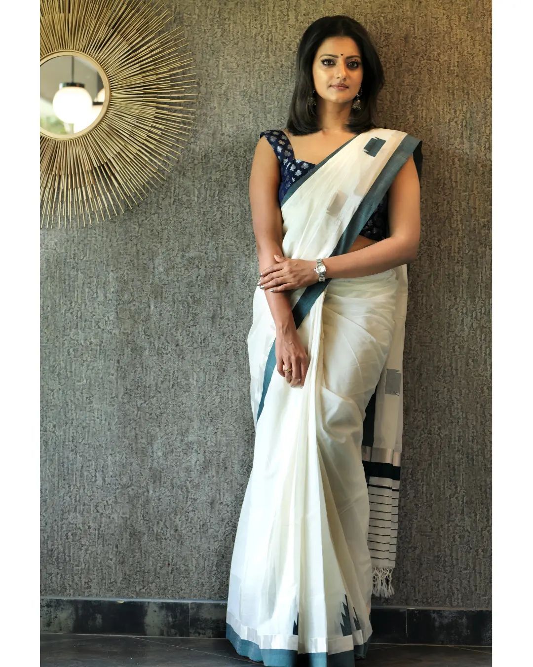 കസവുമുണ്ട്, നാടൻ ലുക്ക്. ആഹാ... പ്രിയങ്ക നായരുടെ പുതിയ ഫോട്ടോകൾ വൈറൽ