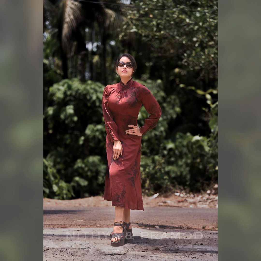 'ബോളിവുഡ് സുന്ദരിമാർ തോറ്റ് പോകും, എന്തൊരു ലുക്കാണിത്...' മാളവിക മേനോന്റെ വൈറൽ ഫോട്ടോകൾ