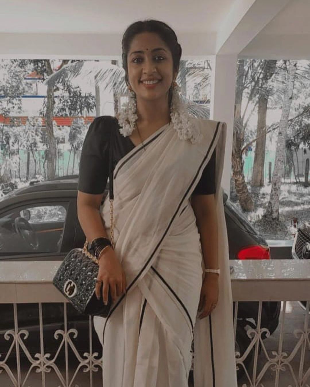 മഞ്ഞക്കിളി അഴകില്‍ നവ്യ നായര്‍; പുതിയ ചിത്രങ്ങള്‍ വൈറലാകുന്നു 