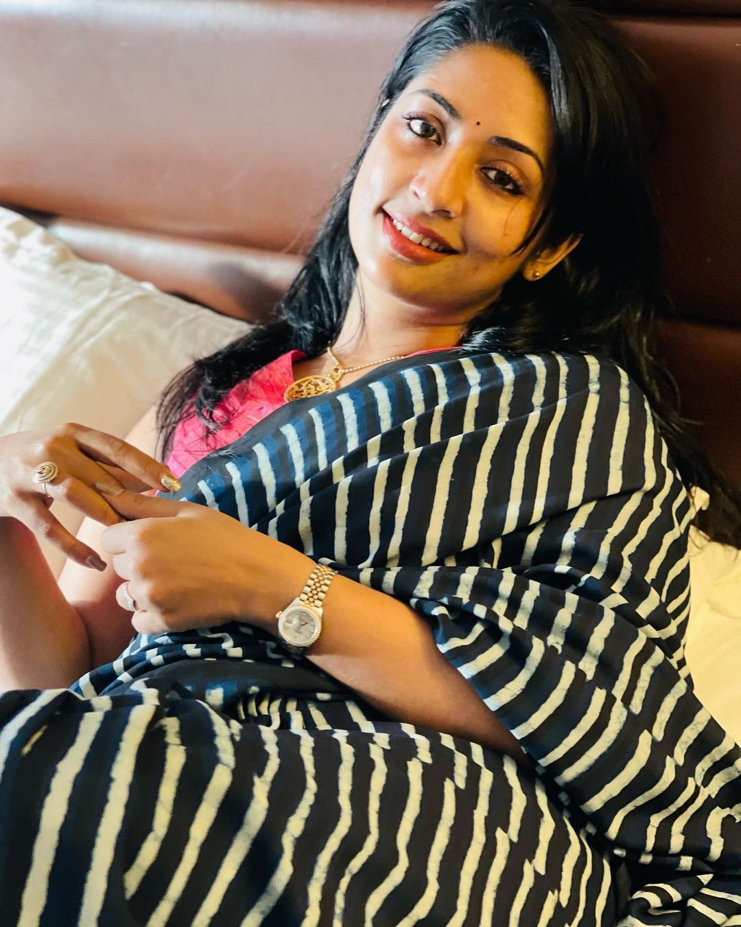 മഞ്ഞക്കിളി അഴകില്‍ നവ്യ നായര്‍; പുതിയ ചിത്രങ്ങള്‍ വൈറലാകുന്നു 