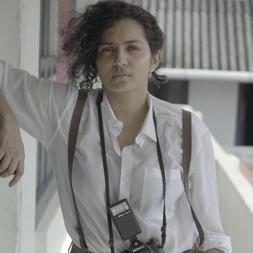 'ഇതേത് ആസനം'? ചിരിപ്പിച്ച് പാർവ്വതിയുടെ പുതിയ പോസ്, ചിത്രം വൈറൽ