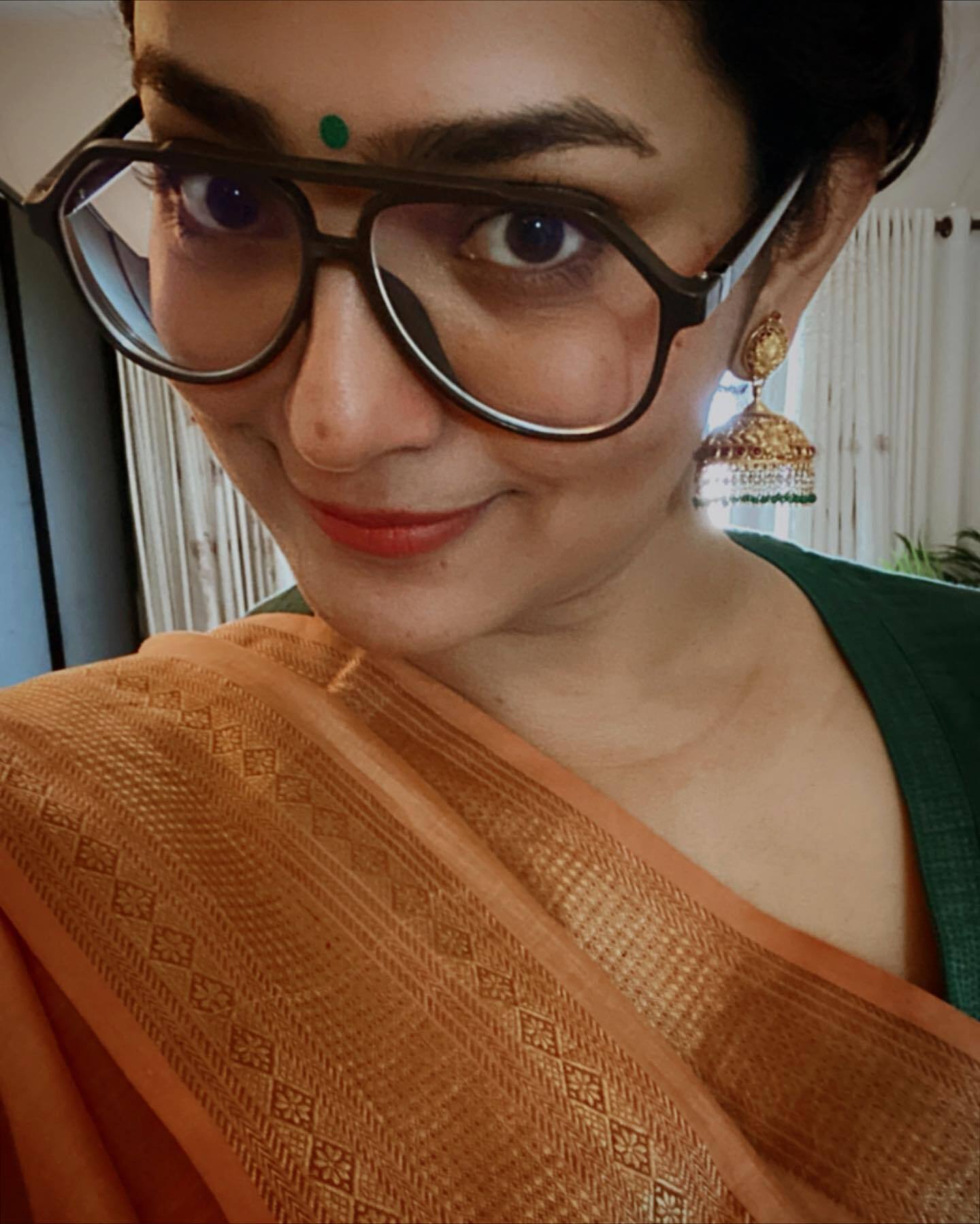 'ഇതേത് ആസനം'? ചിരിപ്പിച്ച് പാർവ്വതിയുടെ പുതിയ പോസ്, ചിത്രം വൈറൽ