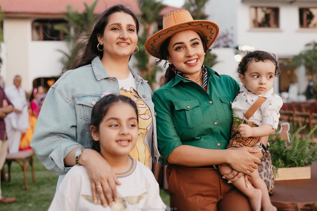 കുഞ്ഞിനൊപ്പം ഹാപ്പിയാണ്;  പേർളി മാണിയുടെ ചിത്രങ്ങളോ ? വൈറൽ ആണ്