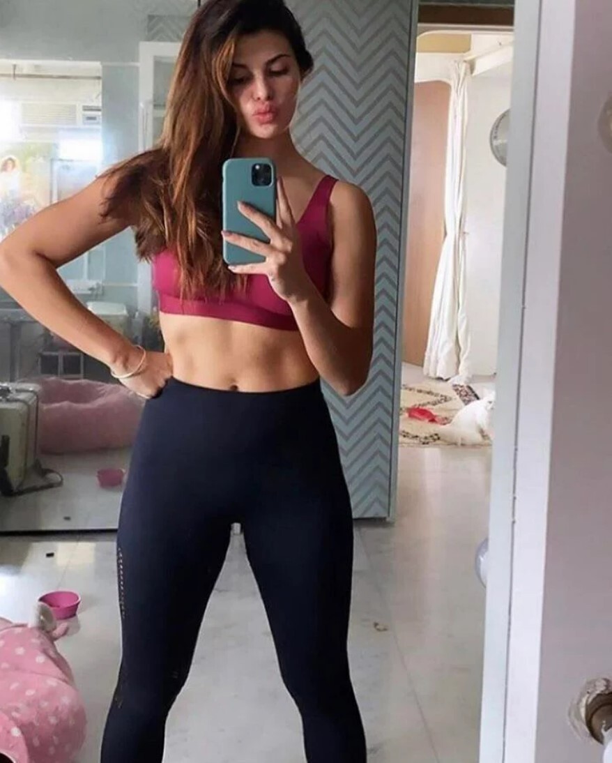 PHOTOS : சிக்ஸ் பேக் வைத்திருக்கும் பிரபல டாப் 10 பாலிவுட் நடிகைகள்.. யார் யாருன்னு தெரியுமா?.. கலக்கல் போட்டோஸ் இதோ!