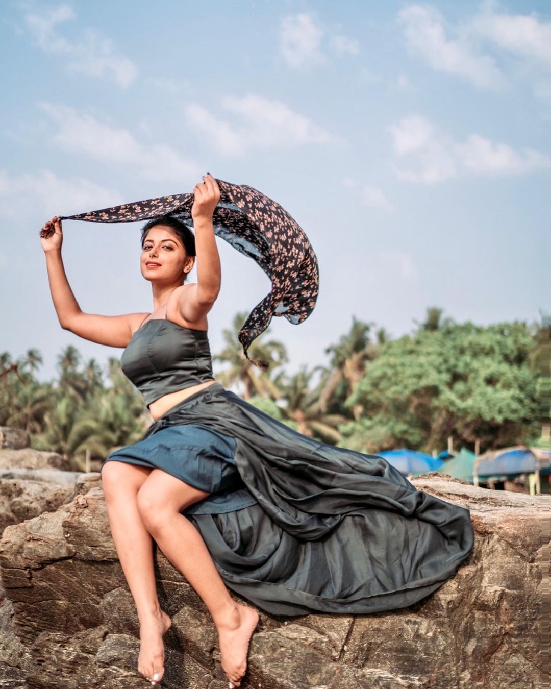 PHOTOS : கருப்பு உடையில் கிறங்கடிக்கும் நடிகை சினேகா பால்... ரசிக்க வைக்கும் லேட்டஸ்ட் படங்கள் இதோ! 