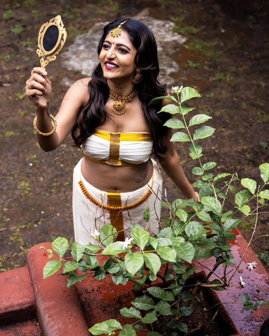 PHOTOS : கேரளா புத்தாண்டு....தெறிக்க விடும் மாடல் அழகிகள்....கலக்கல் புகைப்படங்கள் இங்கே!