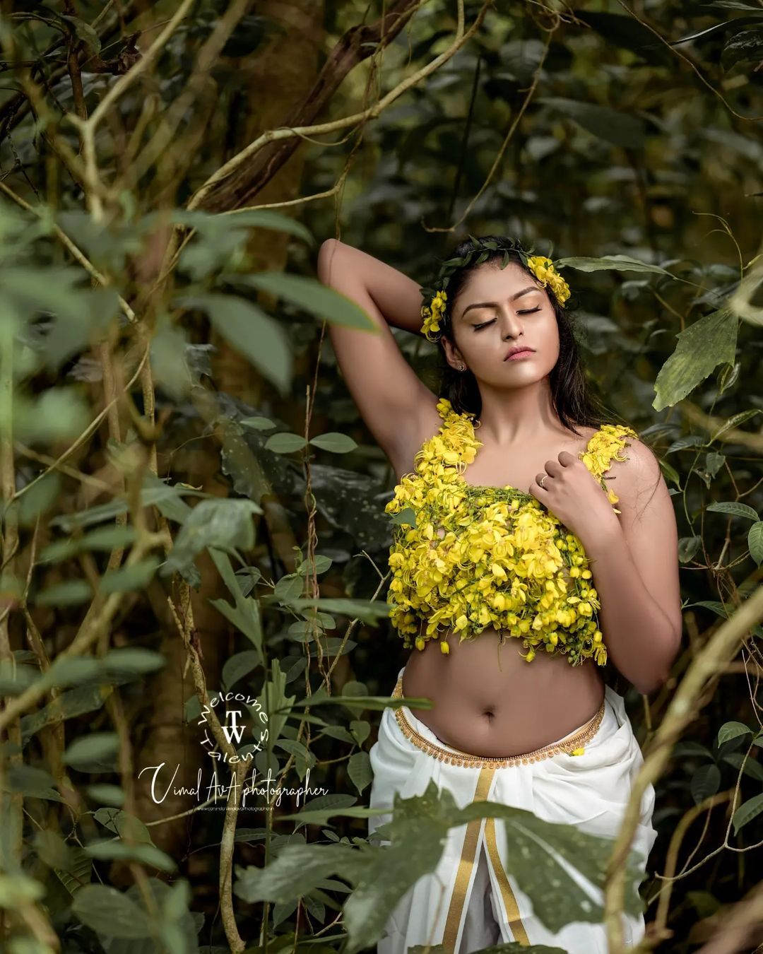 PHOTOS : கேரளா புத்தாண்டு....தெறிக்க விடும் மாடல் அழகிகள்....கலக்கல் புகைப்படங்கள் இங்கே!