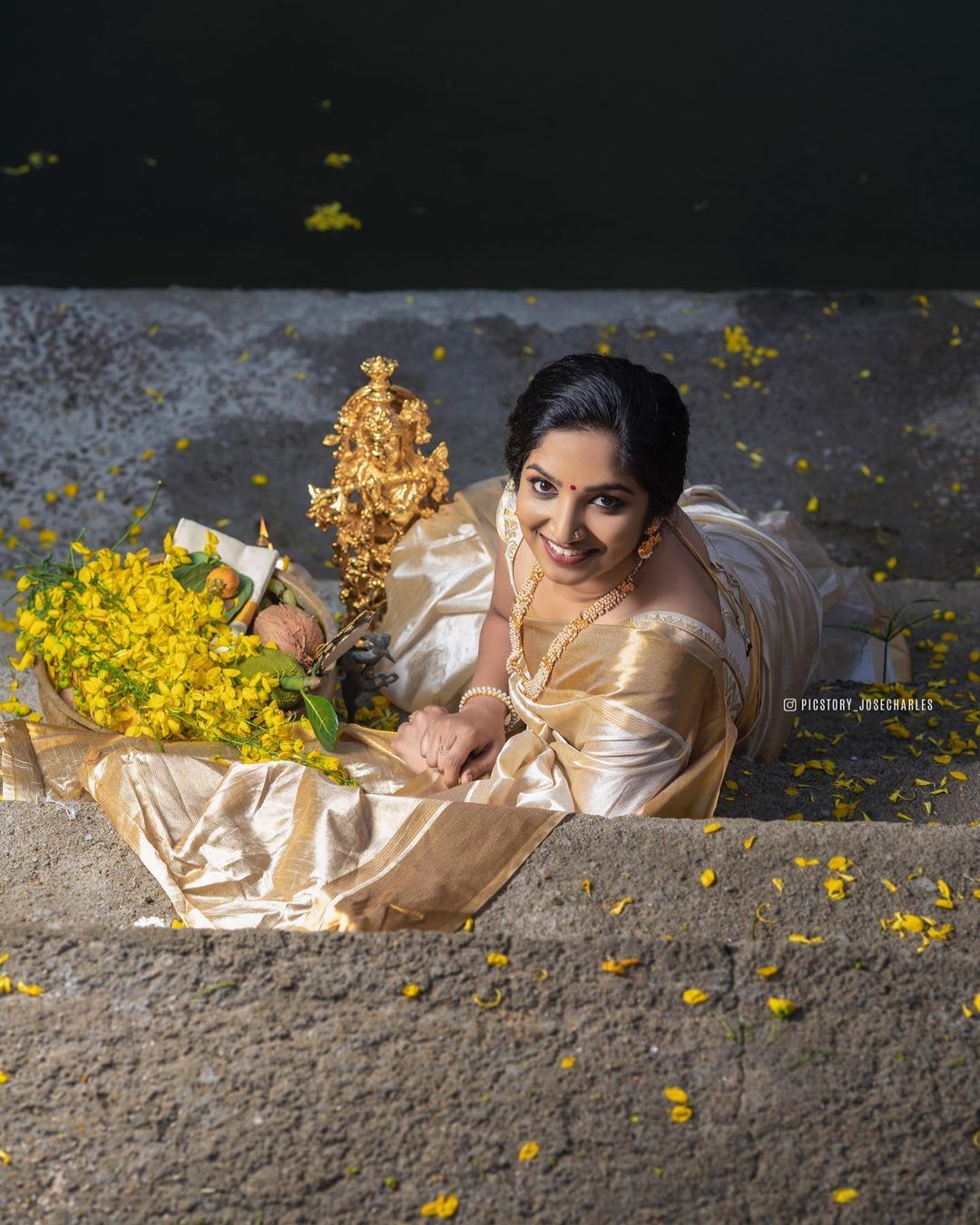 PHOTOS : கேரளா புத்தாண்டு....தெறிக்க விடும் மாடல் அழகிகள்....கலக்கல் புகைப்படங்கள் இங்கே!