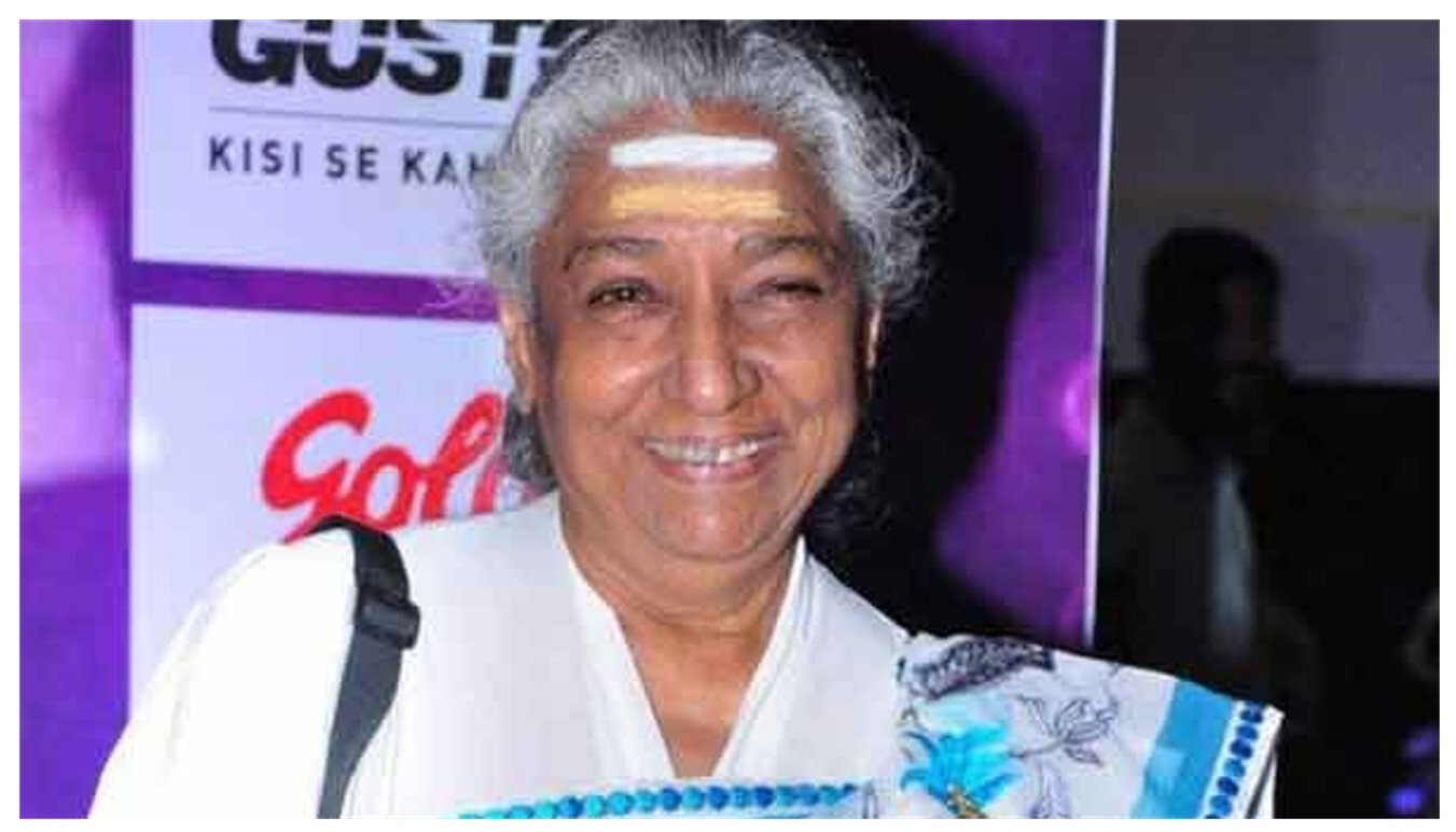 PHOTOS : இசைக் குயில் எஸ்.ஜானகியின் பிறந்த நாள் இன்று!