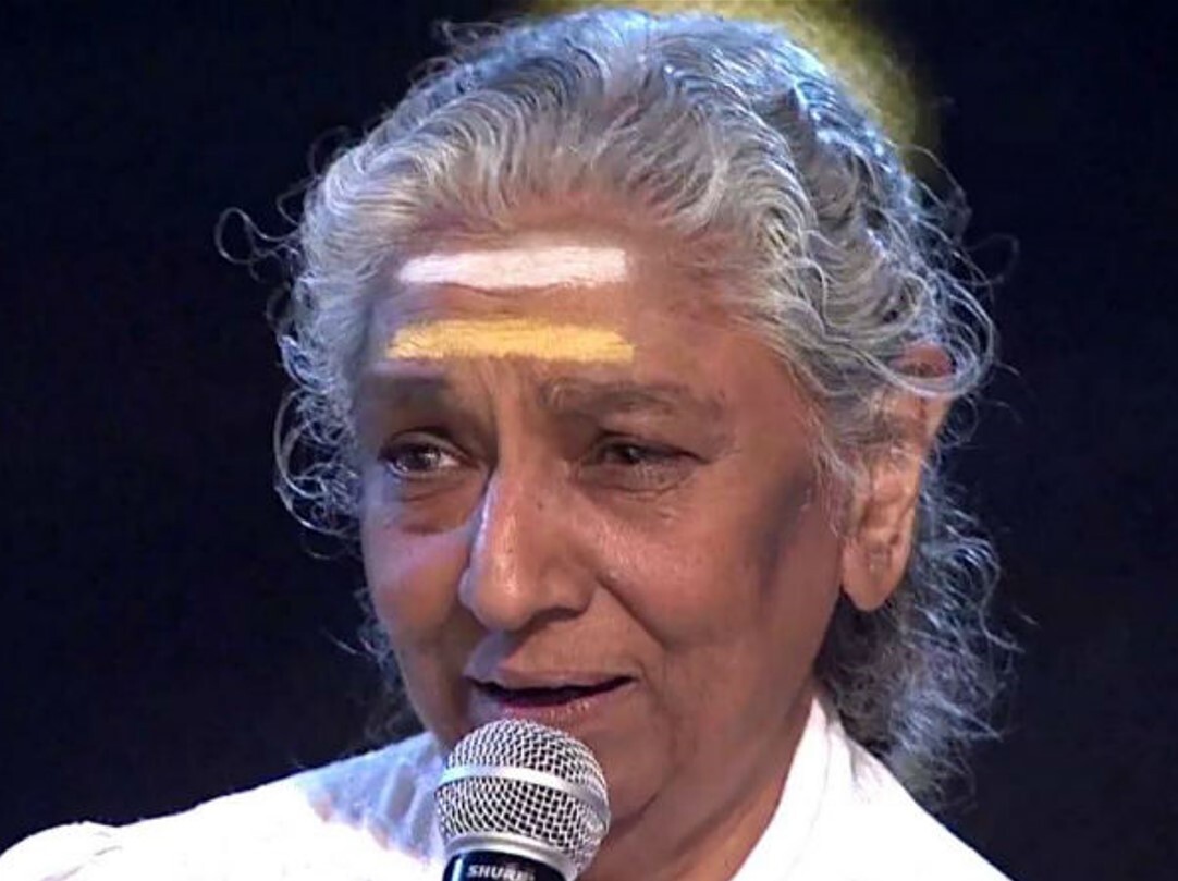 PHOTOS : இசைக் குயில் எஸ்.ஜானகியின் பிறந்த நாள் இன்று!