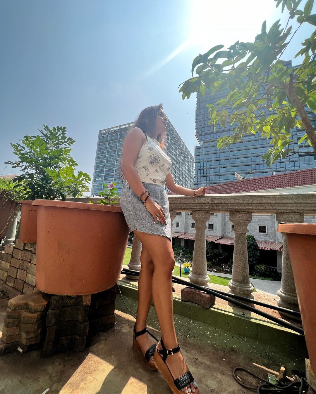 PHOTOS : ப்பா.. மாடர்ன் உடையில் ஆளை மயக்கும் சினேகா பால்... கிறங்கடிக்கும் லேட்டஸ்ட் நச் போட்டோஸ்! 