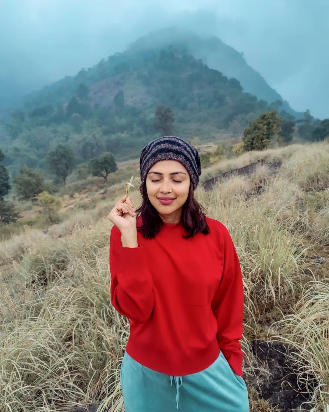 കാടും മലയും കയറി എങ്ങോട്ടാണ്; അമല പോളിന്റെ ഏറ്റവും പുതിയ ചിത്രങ്ങള്‍ വൈറല്‍