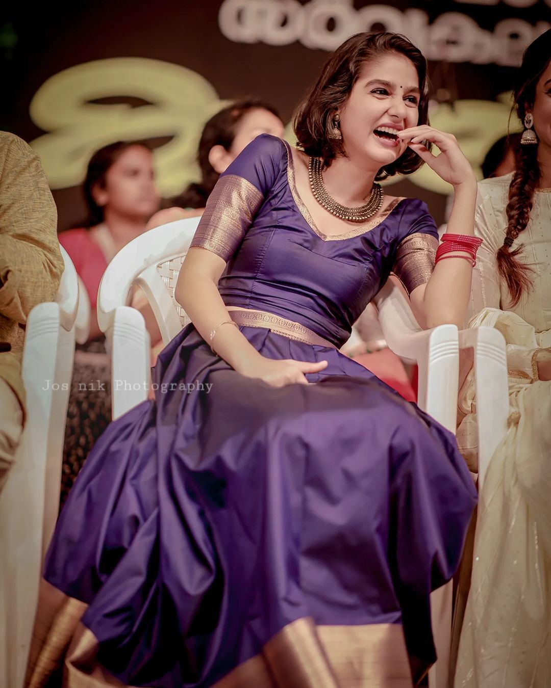 പട്ടുപാവാടയില്‍ അതിസുന്ദരിയായി അനശ്വര രാജന്‍; എന്തൊരു ഭംഗിയെന്ന് ആരാധകര്‍