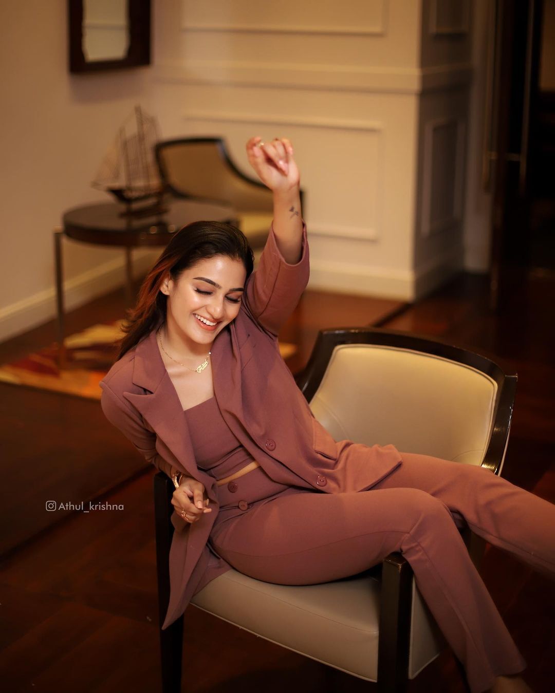 അതിഥി... എന്നും ഓരേ പൊളിയാണ്; പുത്തന്‍ ലുക്ക് ഏറ്റെടുത്ത് സോഷ്യല്‍ മീഡിയ