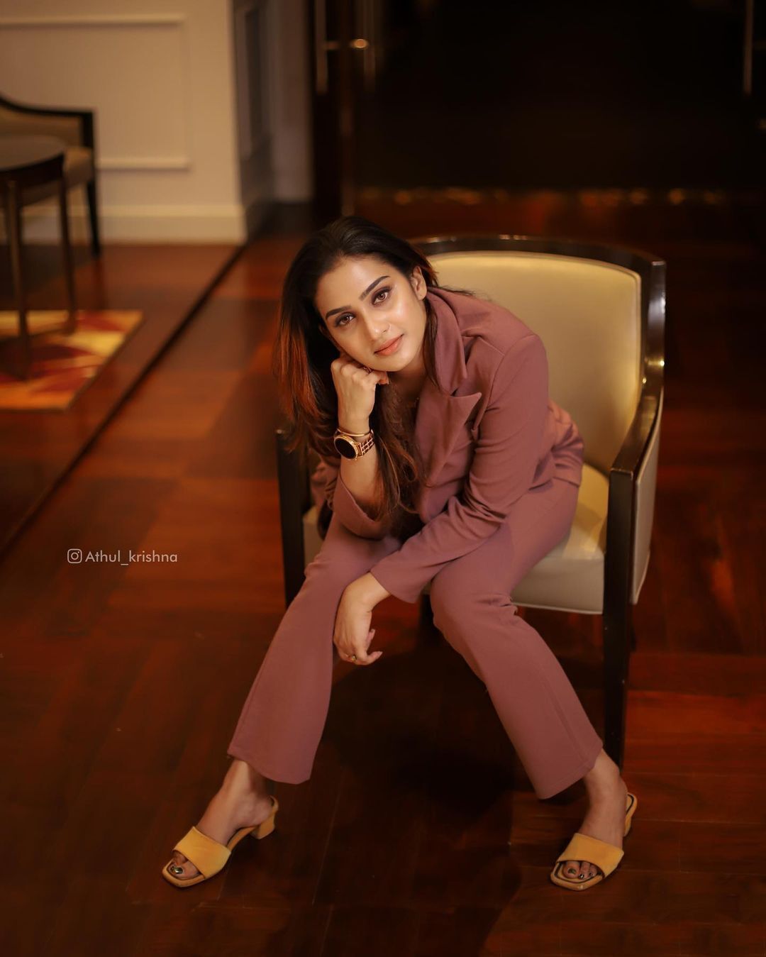 അതിഥി... എന്നും ഓരേ പൊളിയാണ്; പുത്തന്‍ ലുക്ക് ഏറ്റെടുത്ത് സോഷ്യല്‍ മീഡിയ