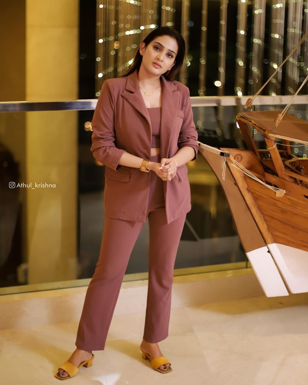 അതിഥി... എന്നും ഓരേ പൊളിയാണ്; പുത്തന്‍ ലുക്ക് ഏറ്റെടുത്ത് സോഷ്യല്‍ മീഡിയ