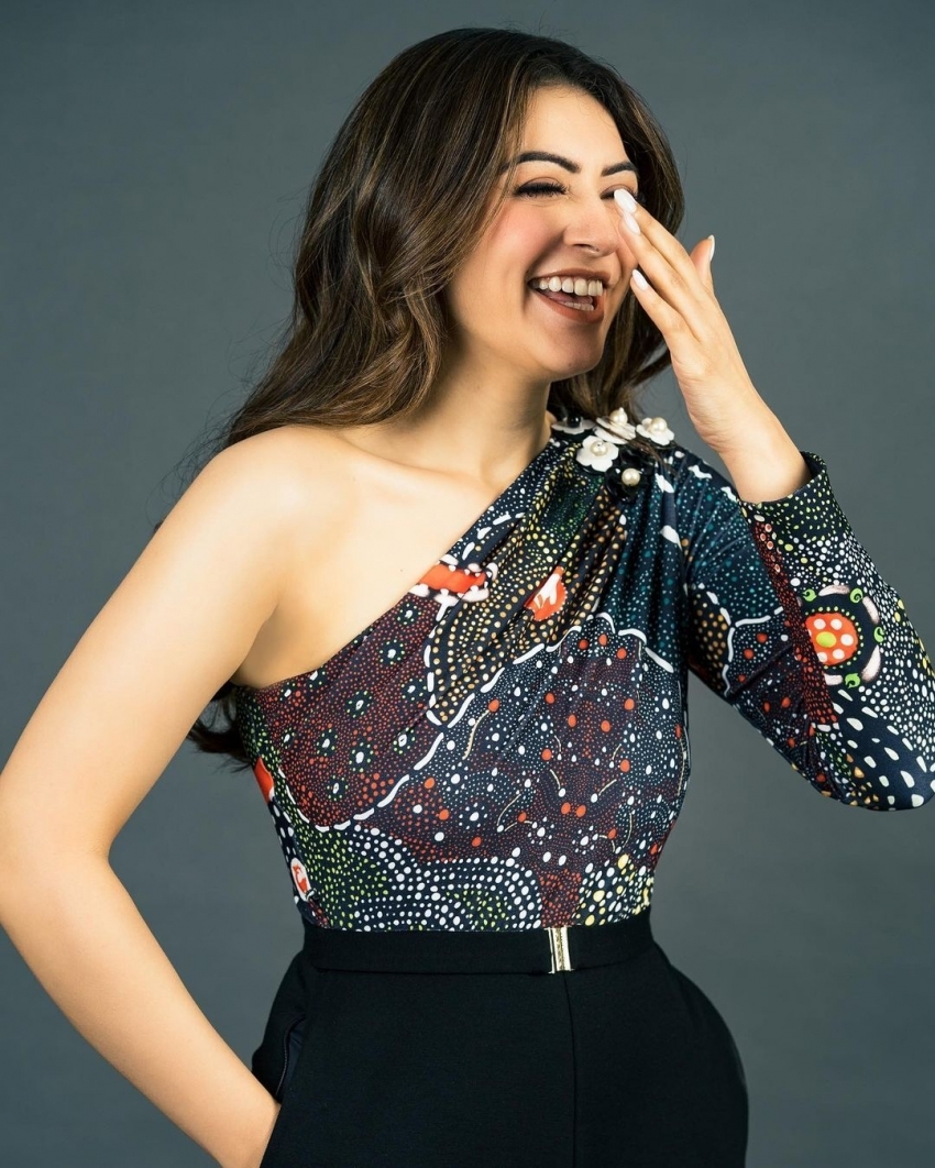 ഗ്ലാമറസ് ലുക്കില്‍ മിന്നിച്ച് ഹന്‍സിക: വൈറലായി പുതിയ ചിത്രങ്ങള്‍