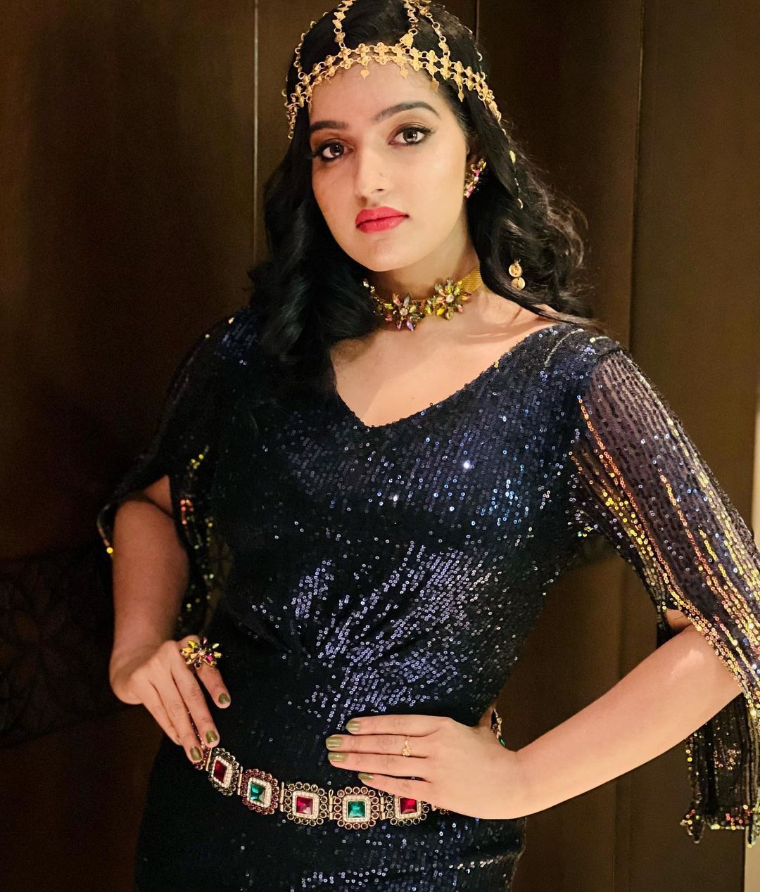  'മാളവിക ഇത് എന്ത് ഭാവിച്ചാണ്? കണ്ണെടുക്കാൻ തോന്നുന്നില്ല'; കിടിലൻ ലുക്ക് ഏറ്റെടുത്ത് ആരാധകർ