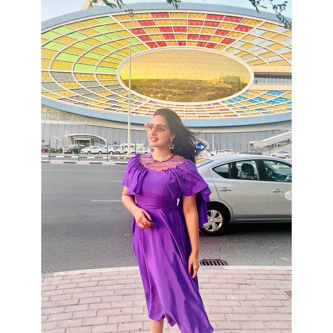  'മാളവിക ഇത് എന്ത് ഭാവിച്ചാണ്? കണ്ണെടുക്കാൻ തോന്നുന്നില്ല'; കിടിലൻ ലുക്ക് ഏറ്റെടുത്ത് ആരാധകർ