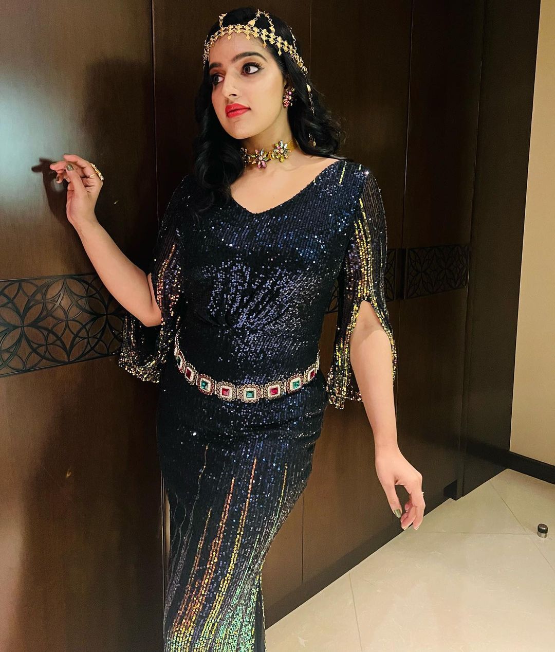  'മാളവിക ഇത് എന്ത് ഭാവിച്ചാണ്? കണ്ണെടുക്കാൻ തോന്നുന്നില്ല'; കിടിലൻ ലുക്ക് ഏറ്റെടുത്ത് ആരാധകർ