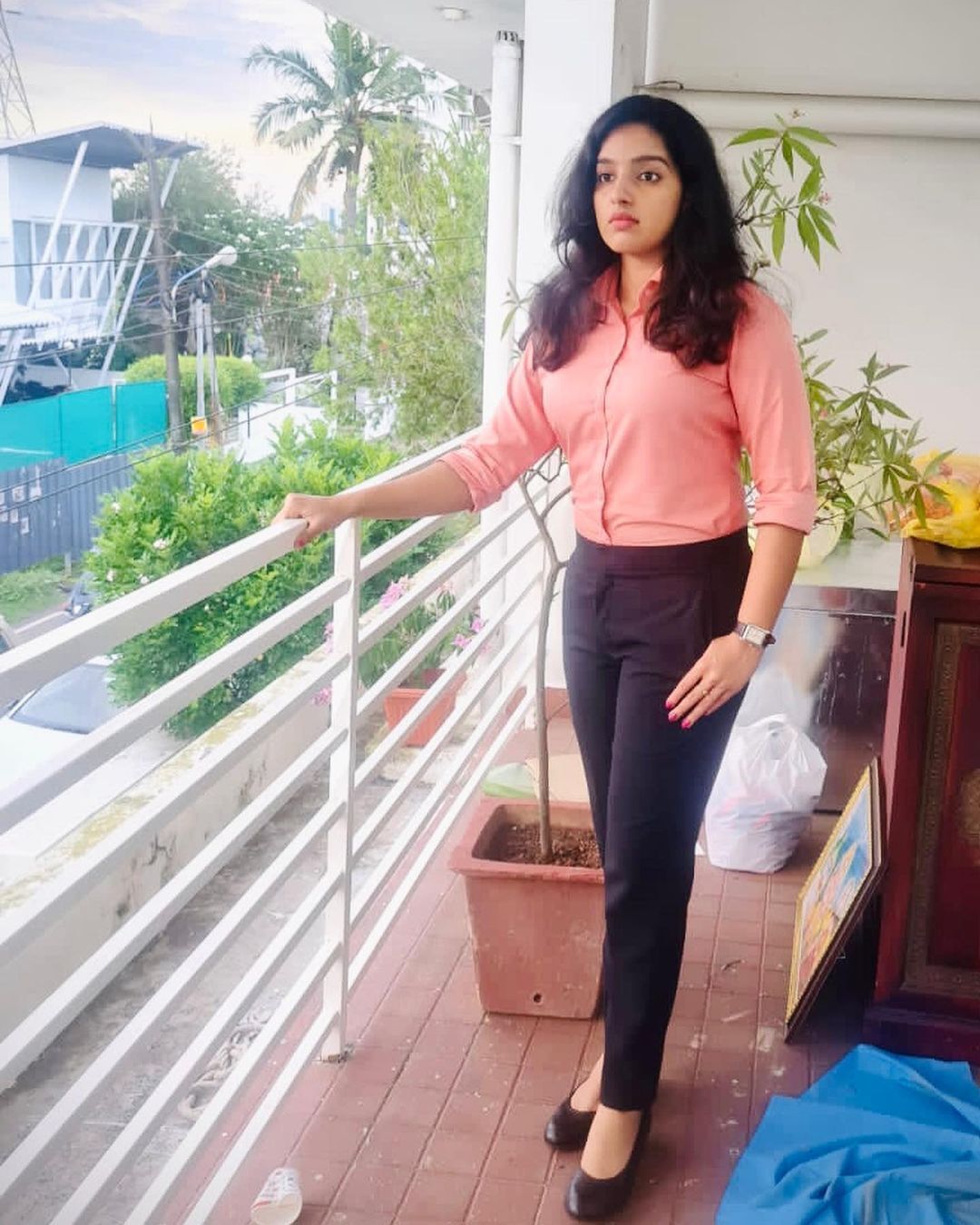  'മാളവിക ഇത് എന്ത് ഭാവിച്ചാണ്? കണ്ണെടുക്കാൻ തോന്നുന്നില്ല'; കിടിലൻ ലുക്ക് ഏറ്റെടുത്ത് ആരാധകർ