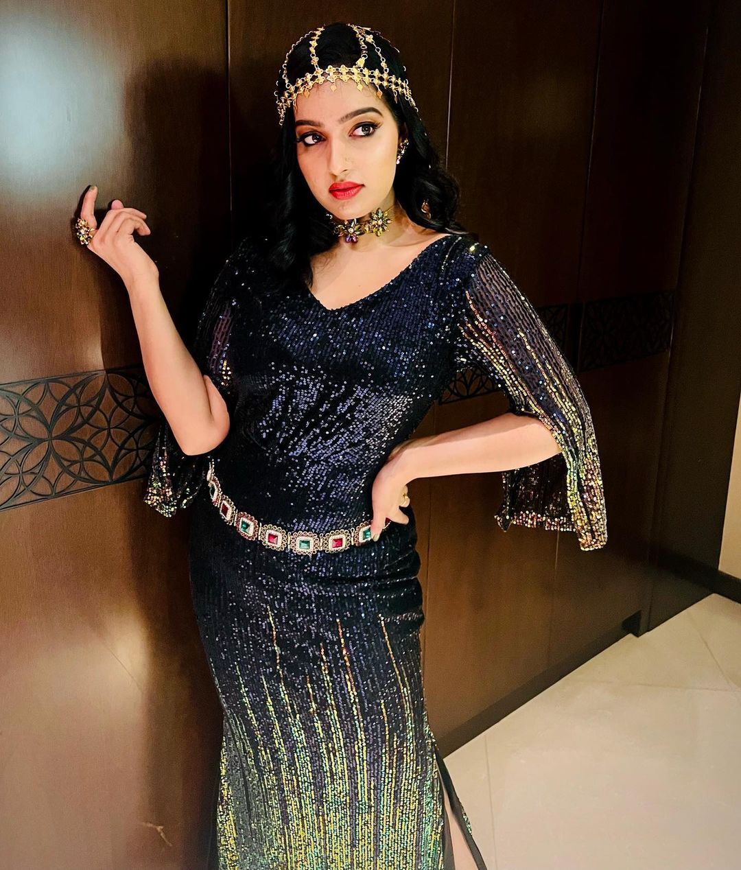  'മാളവിക ഇത് എന്ത് ഭാവിച്ചാണ്? കണ്ണെടുക്കാൻ തോന്നുന്നില്ല'; കിടിലൻ ലുക്ക് ഏറ്റെടുത്ത് ആരാധകർ