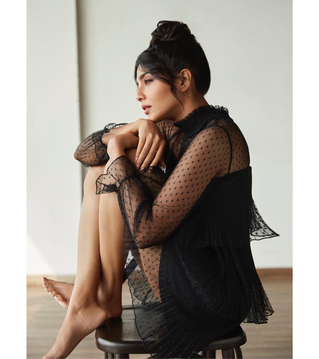  ഞെട്ടിച്ച് ഐശ്വര്യ ലക്ഷ്മി..'ഈ ബ്ലാക്ക് ബ്യൂട്ടി കൊള്ളാമല്ലോ'...വൈറൽ ഫോട്ടോകൾ