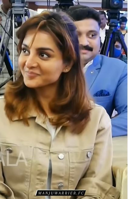 ഇത് താന്‍ ഡാ മഞ്ജു സ്റ്റൈല്‍: വേഷ-ഭാവ പകർച്ചകളുടെ അത്ഭുതം- വൈറലായി ചിത്രങ്ങള്‍