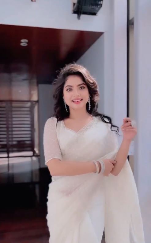 ভক্তদের মনে ঝড় তুলতে পারেন টেলি অভিনেত্রী ঐন্দ্রিলা বোস, দেখুন তাঁর এই ছবিগুলি