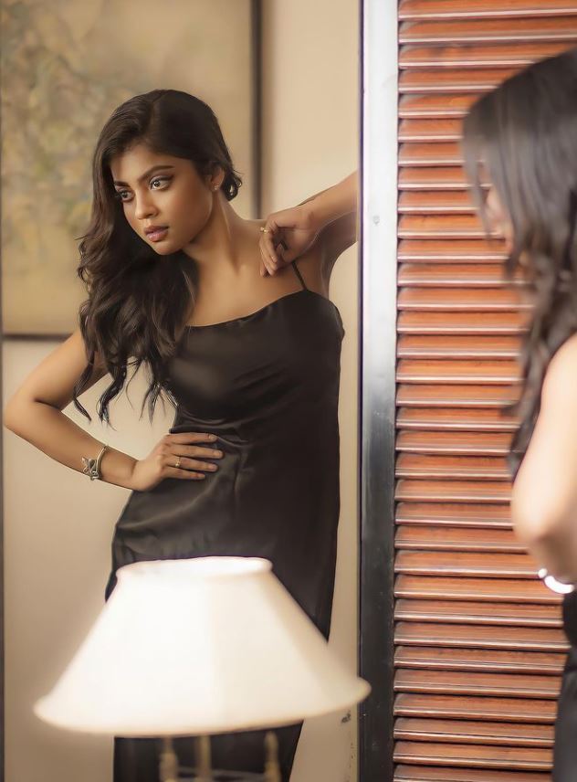 ভক্তদের মনে ঝড় তুলতে পারেন টেলি অভিনেত্রী ঐন্দ্রিলা বোস, দেখুন তাঁর এই ছবিগুলি