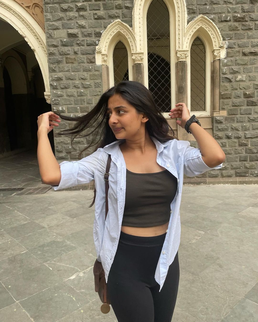 വസ്ത്രം ഏതായാലും എസ്തർ പൊളി തന്നെ:  ലുക്കില്‍ ഒരു കോംപ്രമൈസുമില്ല