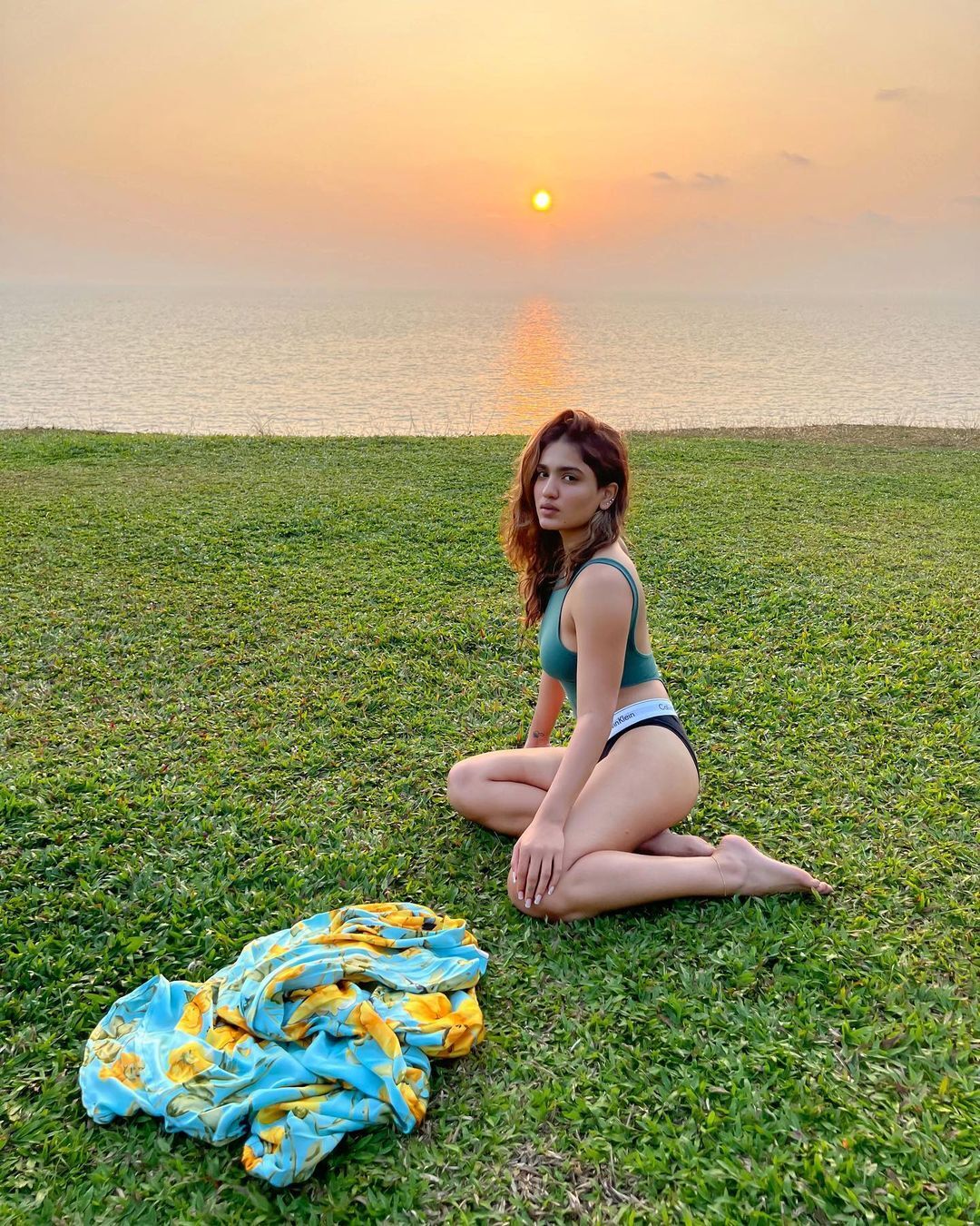  'ചെറി ബോംബ്'; അല്ല സ്ട്രോബറിയെന്ന് ആരാധകർ..ഞെട്ടിച്ച് സാനിയ ഇയ്യപ്പന്റെ ചിത്രങ്ങൾ