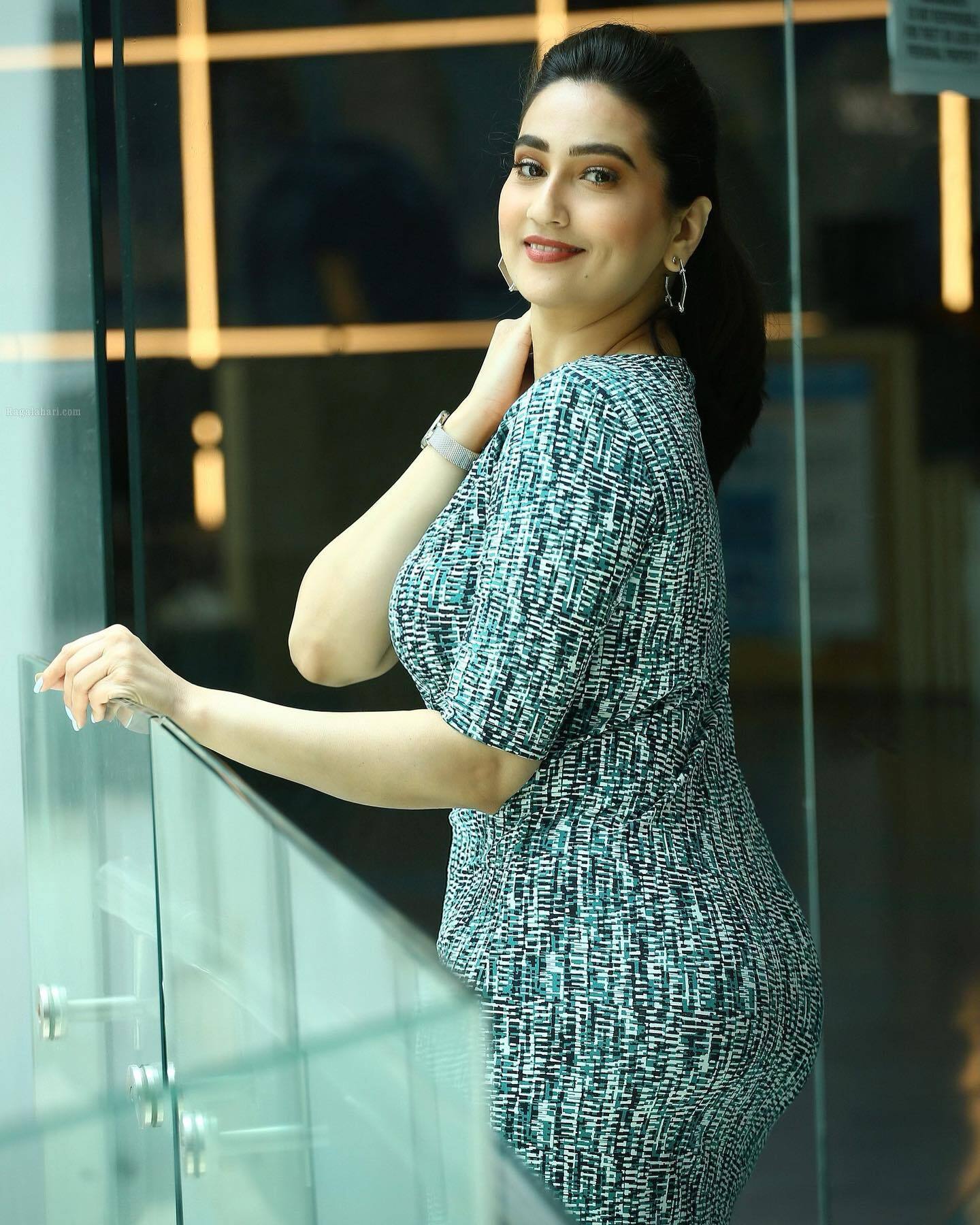 మంజూషాను ఇలా చూస్తే తట్టుకోగలరా..!!