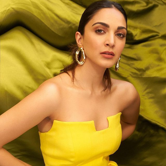 వయ్యారాల కియారా..మతిపోగొడుతోందిగా..!!