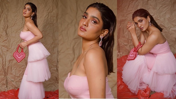 ഈ പോസ് എങ്ങനെ, കൊള്ളാമോ, ഇത് കിടുക്കിയില്ലേ; വൈറലായി സാനിയ ഇയ്യപ്പന്റെ ചിത്രങ്ങള്‍