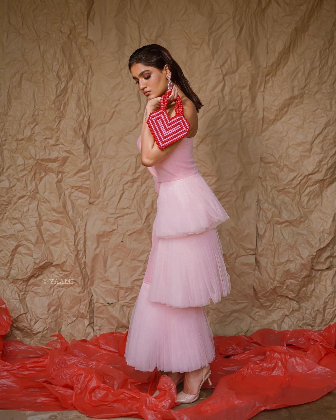 ഈ പോസ് എങ്ങനെ, കൊള്ളാമോ, ഇത് കിടുക്കിയില്ലേ; വൈറലായി സാനിയ ഇയ്യപ്പന്റെ ചിത്രങ്ങള്‍