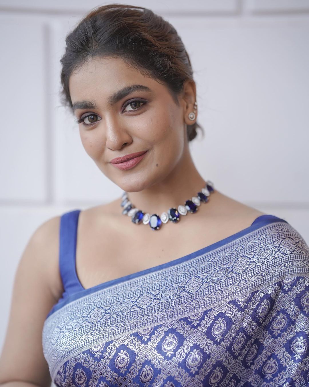 ഈ പോസ് എങ്ങനെ, കൊള്ളാമോ, ഇത് കിടുക്കിയില്ലേ; വൈറലായി സാനിയ ഇയ്യപ്പന്റെ ചിത്രങ്ങള്‍