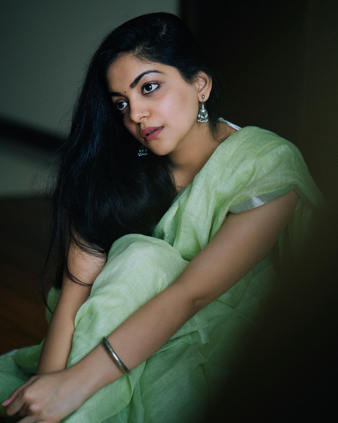  'മിഴികളിൽ'....നോക്കി നിന്ന് പോകും അഹാനയെ.. ഇങ്ങനെയൊക്കെയാണ് മദ്രാസിലെ വൈകുന്നേരങ്ങൾ എന്ന് താരം