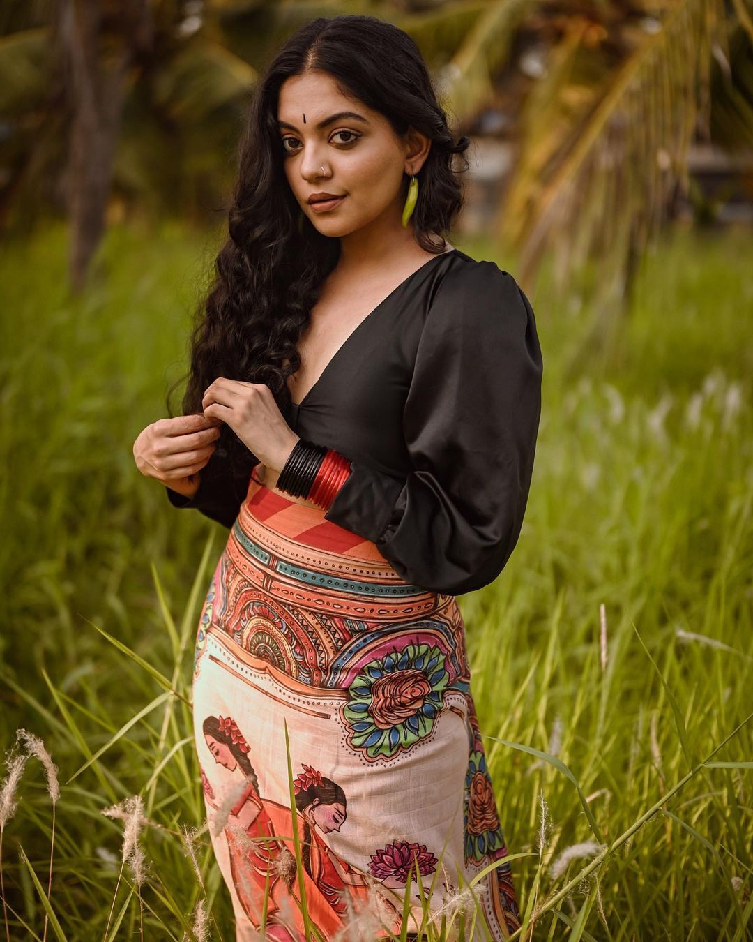  'മിഴികളിൽ'....നോക്കി നിന്ന് പോകും അഹാനയെ.. ഇങ്ങനെയൊക്കെയാണ് മദ്രാസിലെ വൈകുന്നേരങ്ങൾ എന്ന് താരം