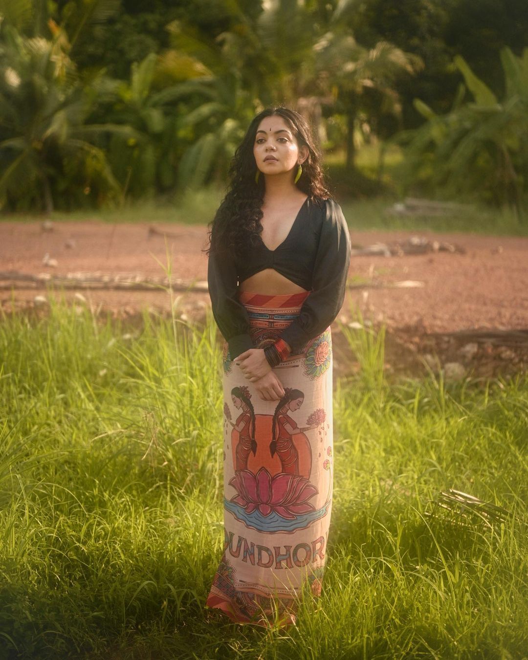  'മിഴികളിൽ'....നോക്കി നിന്ന് പോകും അഹാനയെ.. ഇങ്ങനെയൊക്കെയാണ് മദ്രാസിലെ വൈകുന്നേരങ്ങൾ എന്ന് താരം