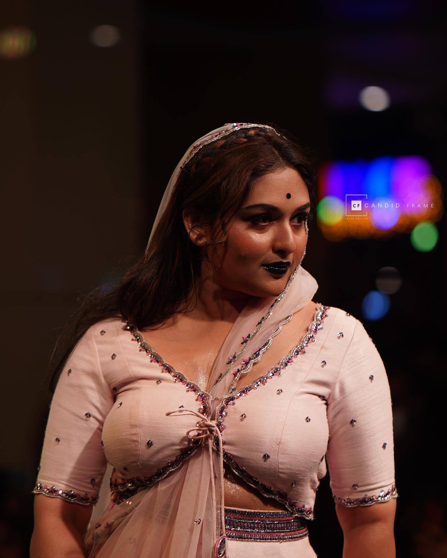 ഗ്ലാമര്‍ ലുക്കില്‍ തിളങ്ങി പ്രയാഗ മാര്‍ട്ടിന്‍; നടിയുടെ ചിത്രങ്ങള്‍ വൈറല്‍