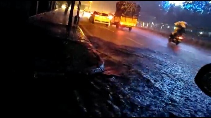   ബെംഗളൂരുവിൽ കനത്ത മഴ; വെള്ളത്തിൽ മുങ്ങി നഗരം..ചിത്രങ്ങൾ കാണാം