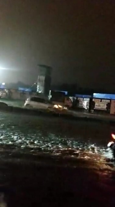   ബെംഗളൂരുവിൽ കനത്ത മഴ; വെള്ളത്തിൽ മുങ്ങി നഗരം..ചിത്രങ്ങൾ കാണാം