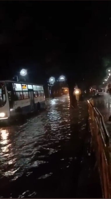   ബെംഗളൂരുവിൽ കനത്ത മഴ; വെള്ളത്തിൽ മുങ്ങി നഗരം..ചിത്രങ്ങൾ കാണാം