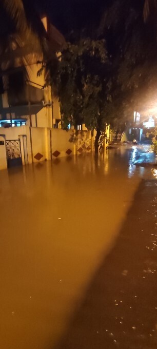   ബെംഗളൂരുവിൽ കനത്ത മഴ; വെള്ളത്തിൽ മുങ്ങി നഗരം..ചിത്രങ്ങൾ കാണാം