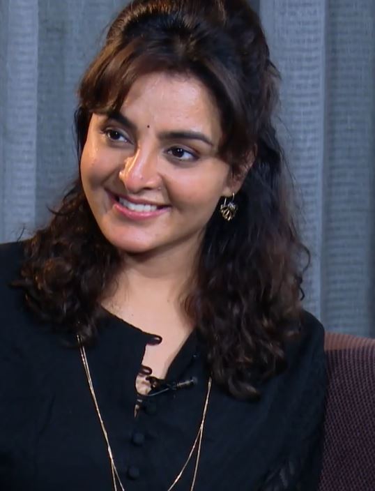 ഇതാണ് ശരിക്കും 'ജില്‍ ജില്‍' മഞ്ജു ചേച്ചി: പുത്തന്‍ ലുക്കില്‍ വൈറലായി മഞ്ജു വാര്യർ