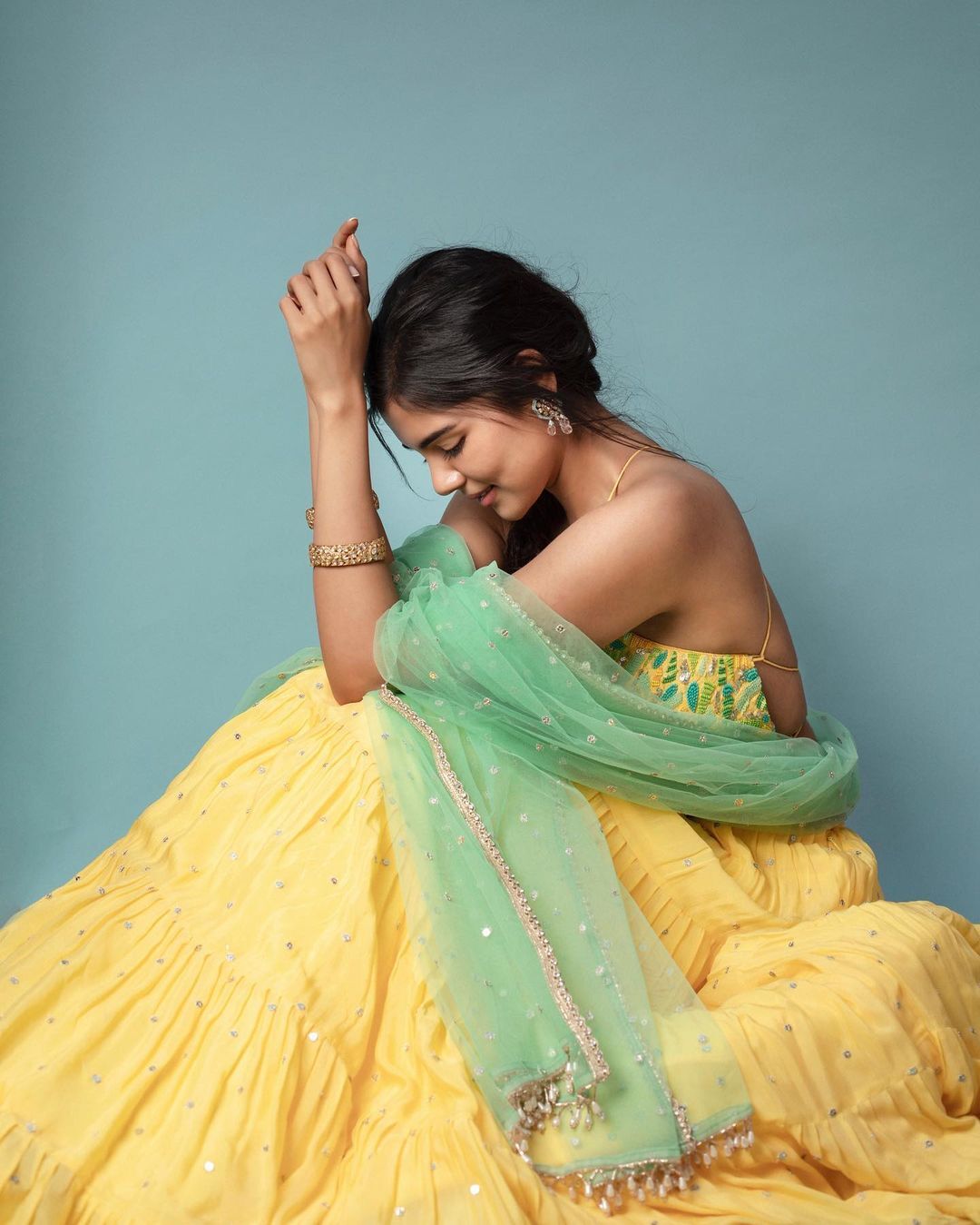  'കല്യാണി.. മെസി ഹെയർ ബ്രൈഡ് പറക്ക പറക്ക'.. കിടിലൻ ലുക്കിൽ വീണ്ടും കല്യാണി..വൈറൽ